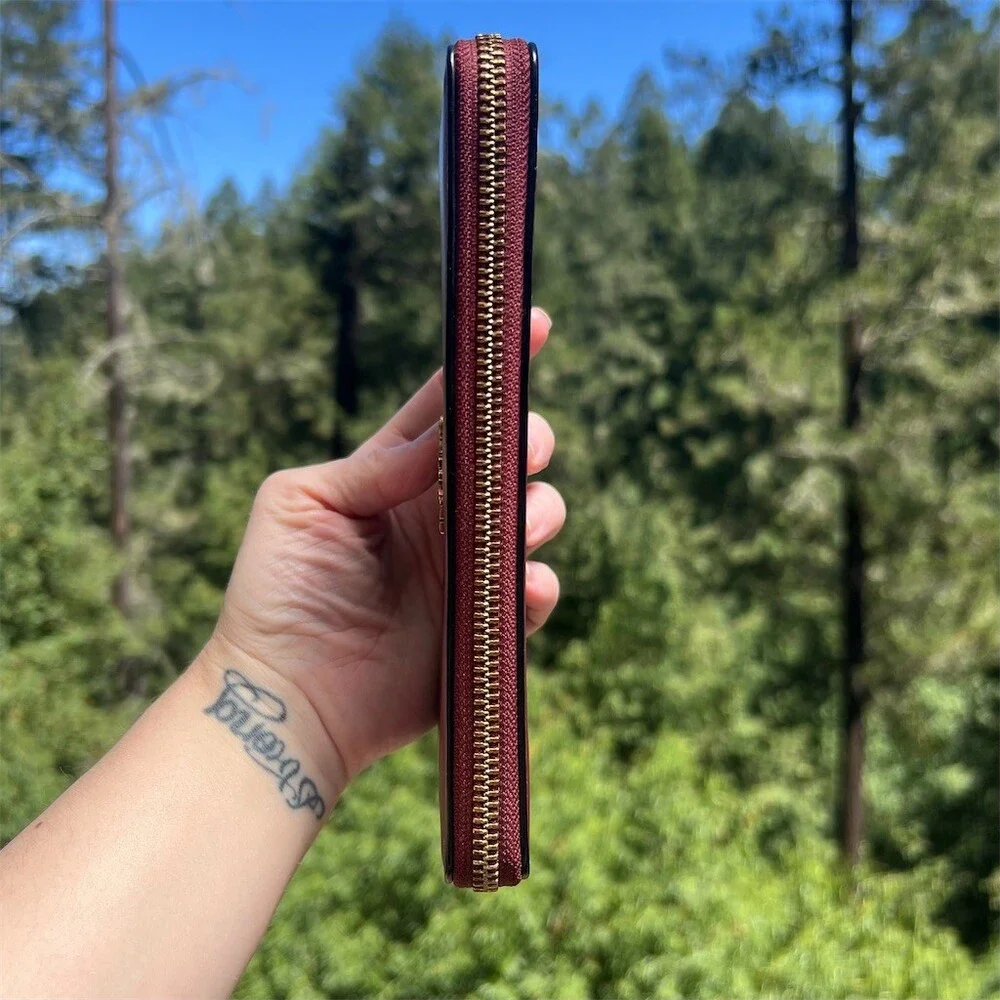 Coach wallet color